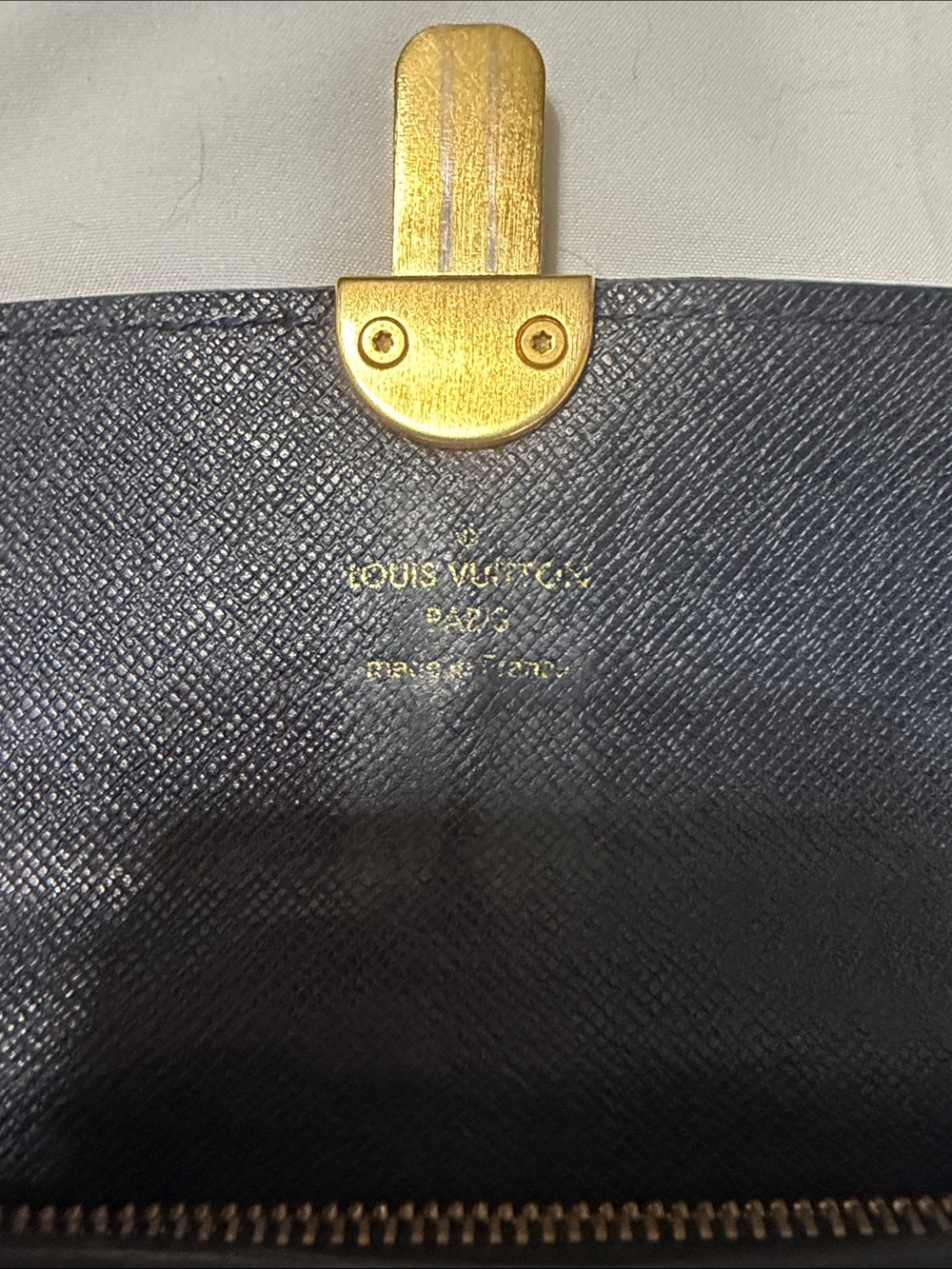 Authentic Louis Vuitton Utah Leather Sarah longwallet with gold toned pushlock. - Picture 5 of 10